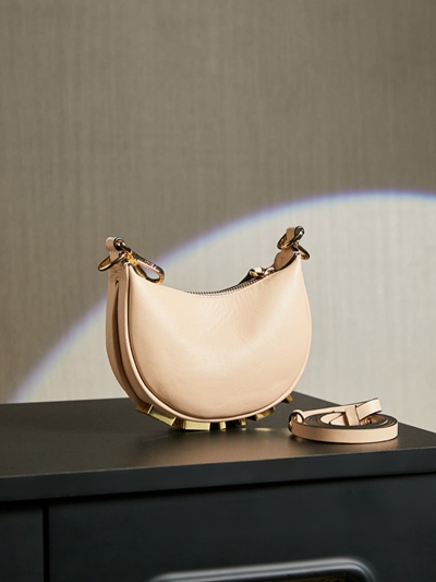 フェンディバッグ側面デザイン